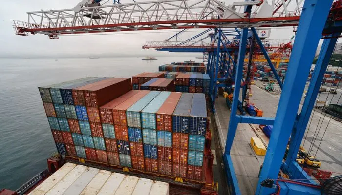Морские линии стали перенаправлять часть контейнеровозов на Дальний Восток