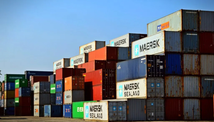 Ставки на контейнеры при перевозках из Китая в Россию упали почти в два раза