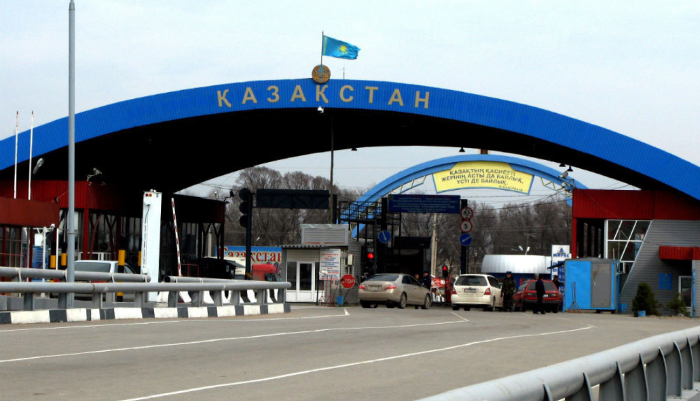 Казахстан начал пилотный проект по внедрению электронной очереди на границе с Россией